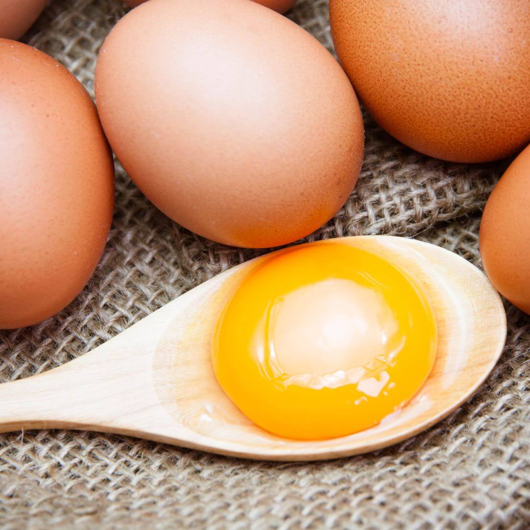 Le jaune d'œuf :  l'astuce de grand-mère qui donne du pep's à tes cheveux ! - Omad's